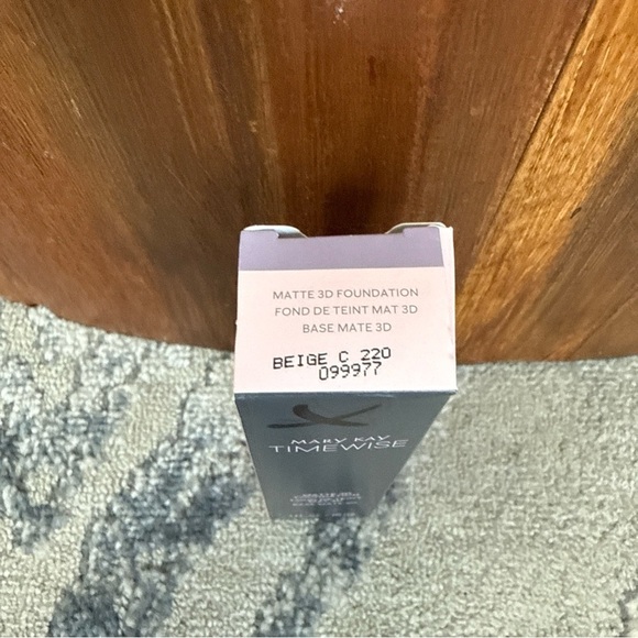 NIB Mary Kay Timewise Matte 3D Foundation Beige C 220 Full Size - Picture 2 of 4